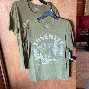 2 tees Time and Tru Olive Yosemite California Mountain Graphic Tee   size L